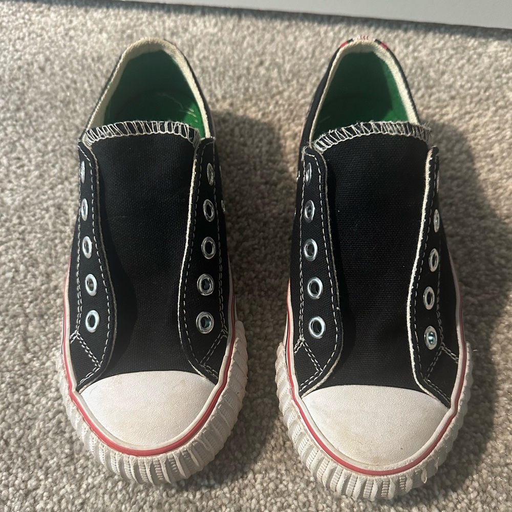 Boys slip on converse style tennis shoes